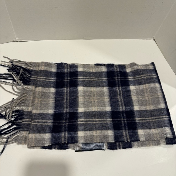 Orvis Tartan Lambswool Scarf Fringe Winter Cozy Soft Made In Scotland - Picture 3 of 8